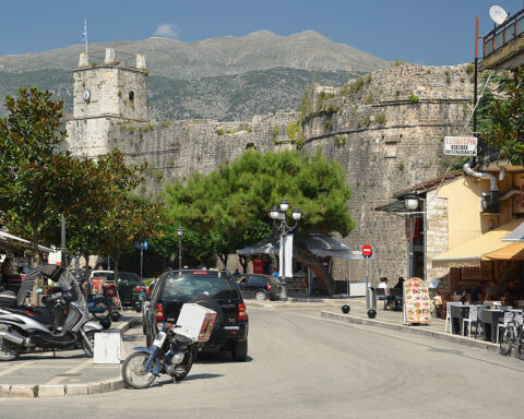 Έκτακτα περιοριστικά μέτρα σε Αχαΐα και Ιωάννινα λόγω κορονοϊού